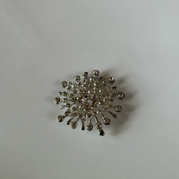 VINTAGE🗝️Silvertone Rhinestone Star Snowflake Brooch/Pin - Picture 6 of 7